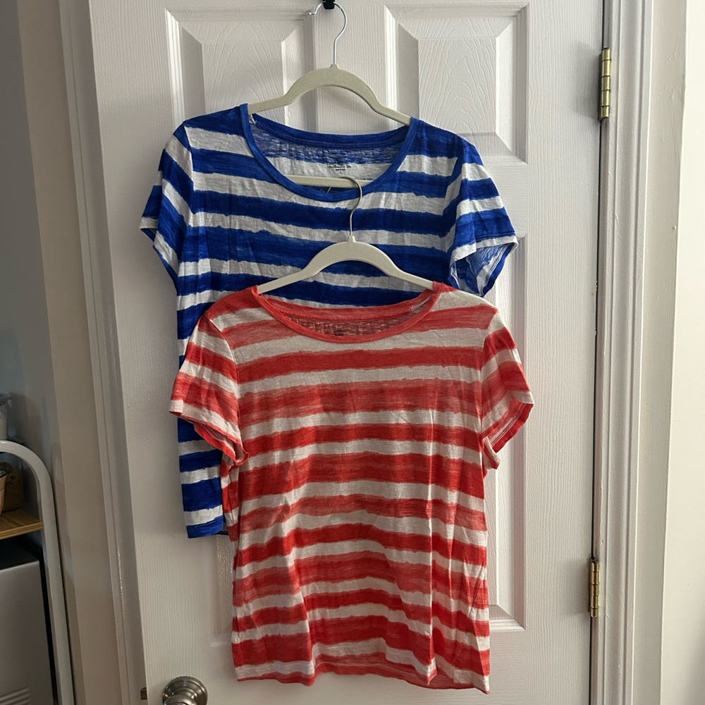 Crown & Ivy Sz L Blue and Orange Short Sleeve Tees